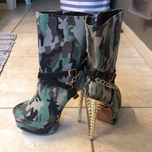 New camo ankle high boots